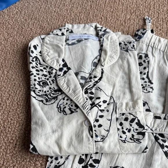 Desmond & Dempsey Ladies Pajama set - Picture 2 of 3